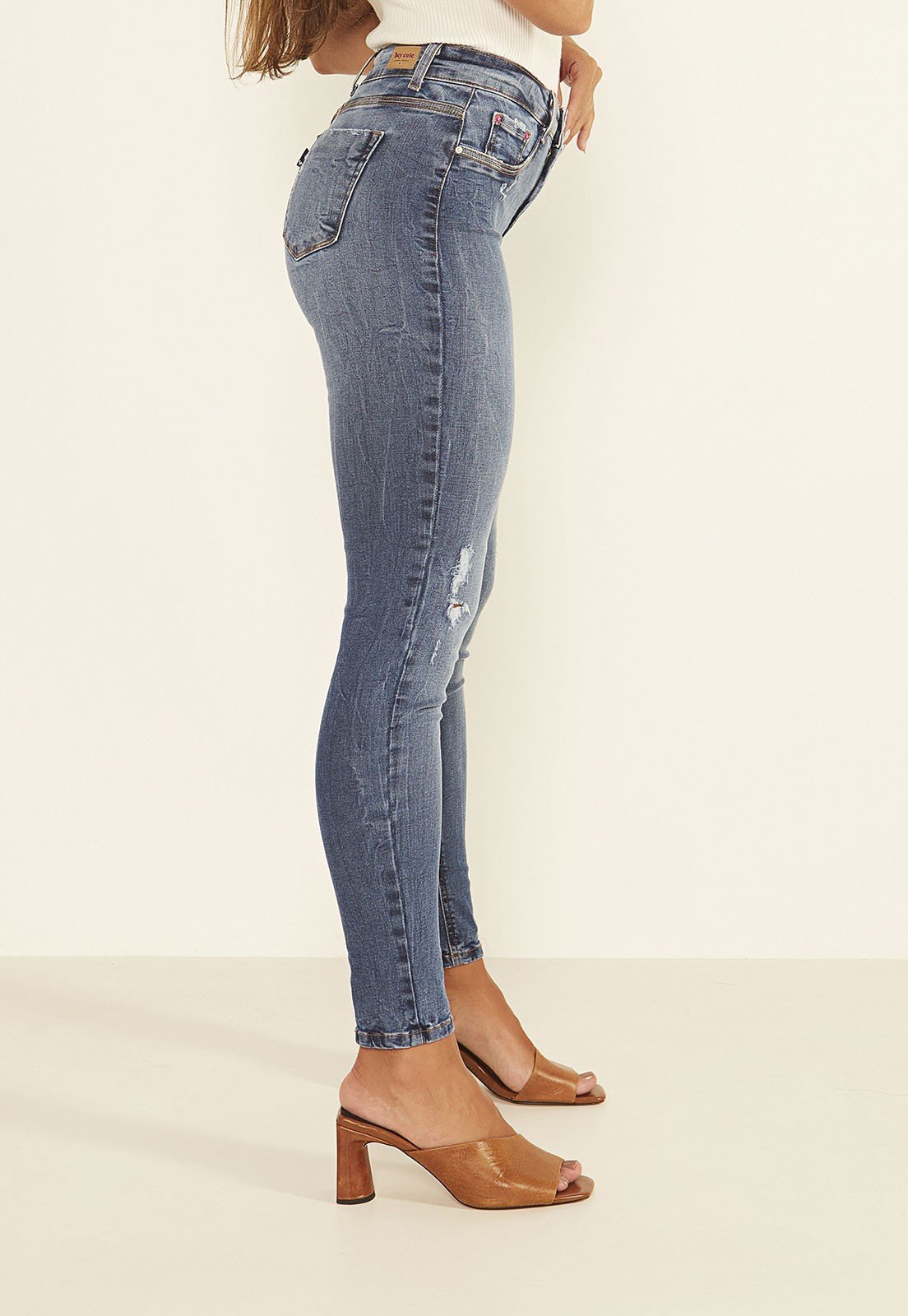 dz3999 com calca jeans feminina skinny media cigarrete com puidos denim zero lado prox