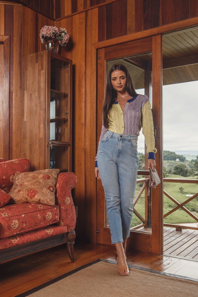 dz20013 com calca jeans feminina mom fit cropped denim zero frente