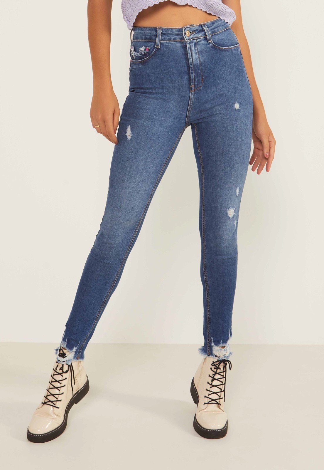 dz20021 re calca jeans feminina skinny hot pants cigarrete com puidos denim zero frente prox
