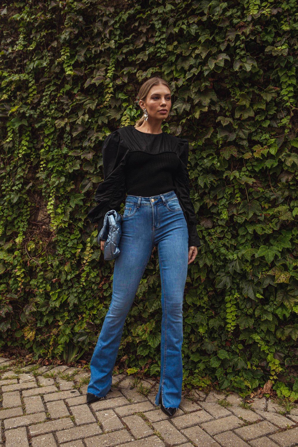 dz20036 com calca jeans feminina flare media com abertura lateral e barra corte a fio denim zero 15