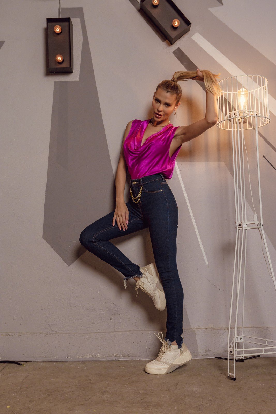 dz20068 com calca jeans feminina skinny media cigarrete com correntes denim zero lado