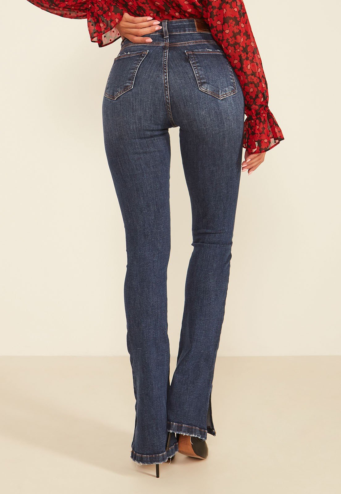 dz20072 com calca jeans feminina new boot cut media com abertura lateral denim zero costas prox 1