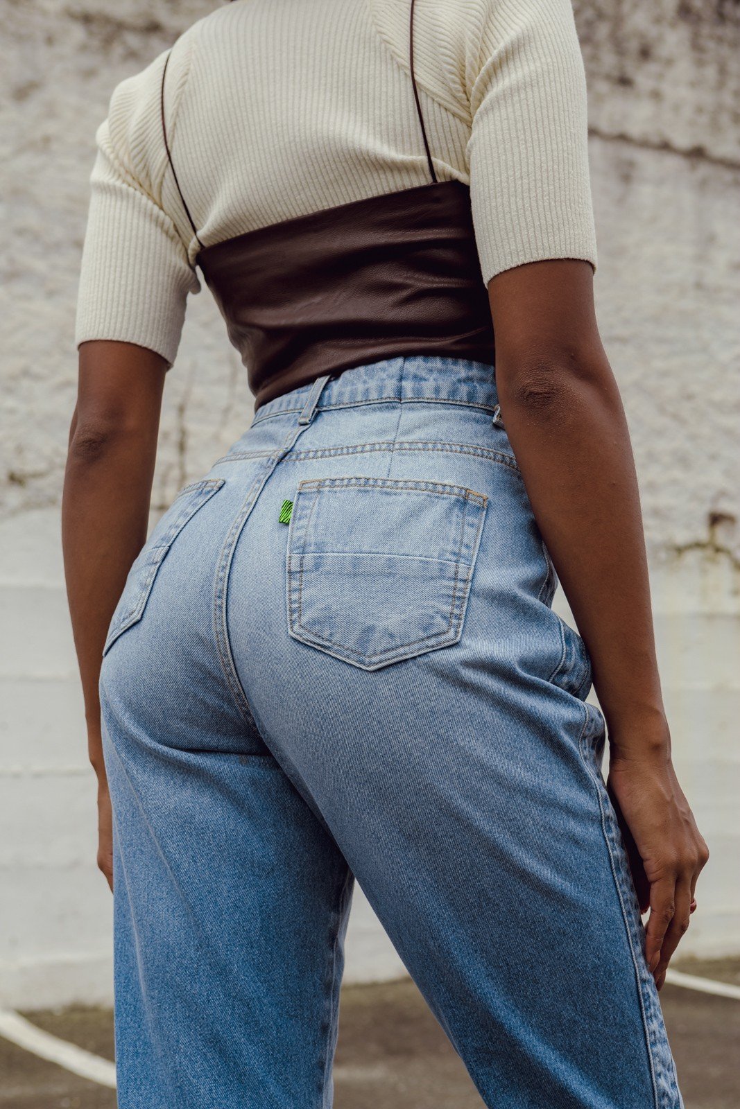 dz20083 alg calca jeans feminina mom com bordado denim zero detalhe 02