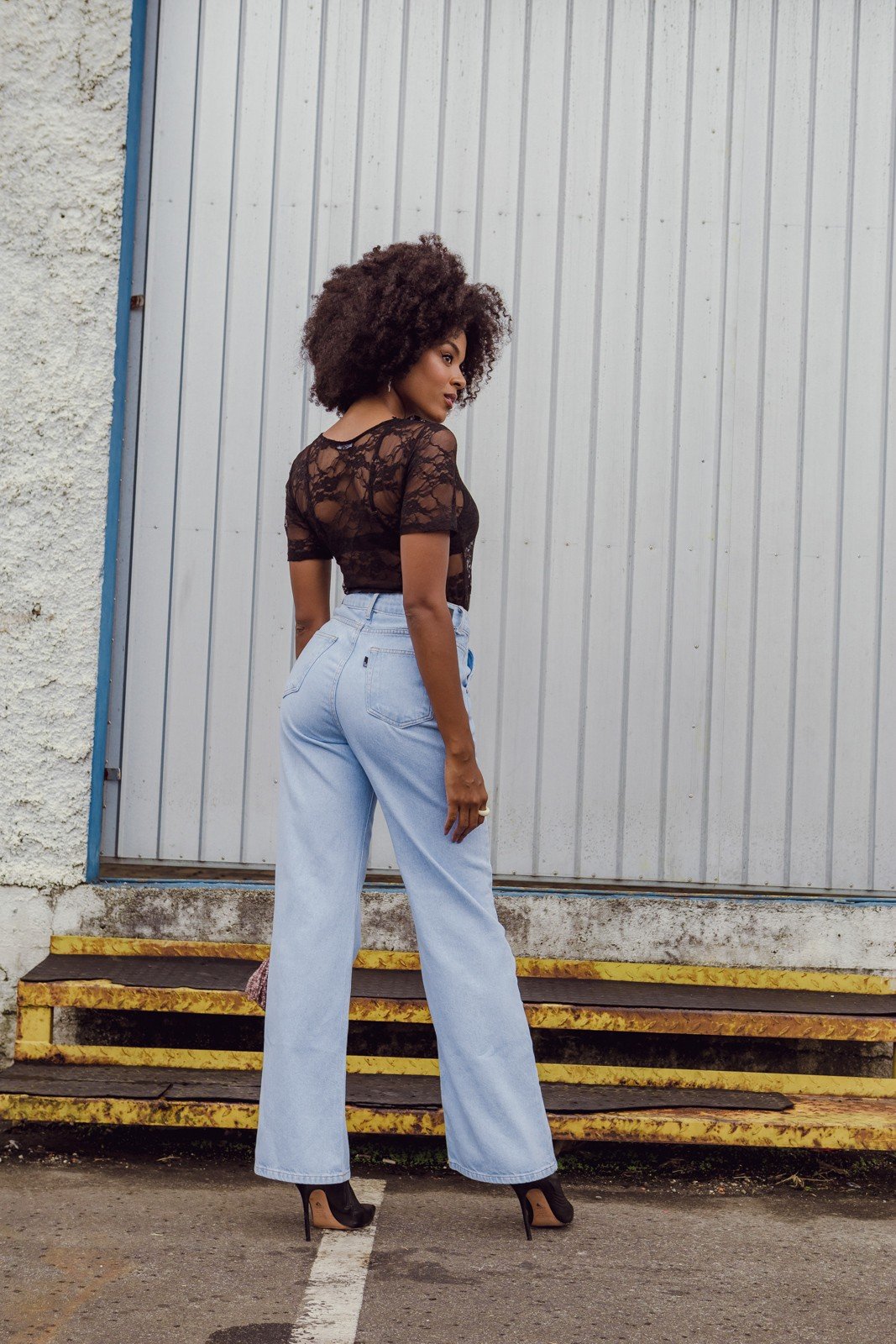 dz20074 6 alg calca jeans feminina wide leg flare clarinha denim zero costas