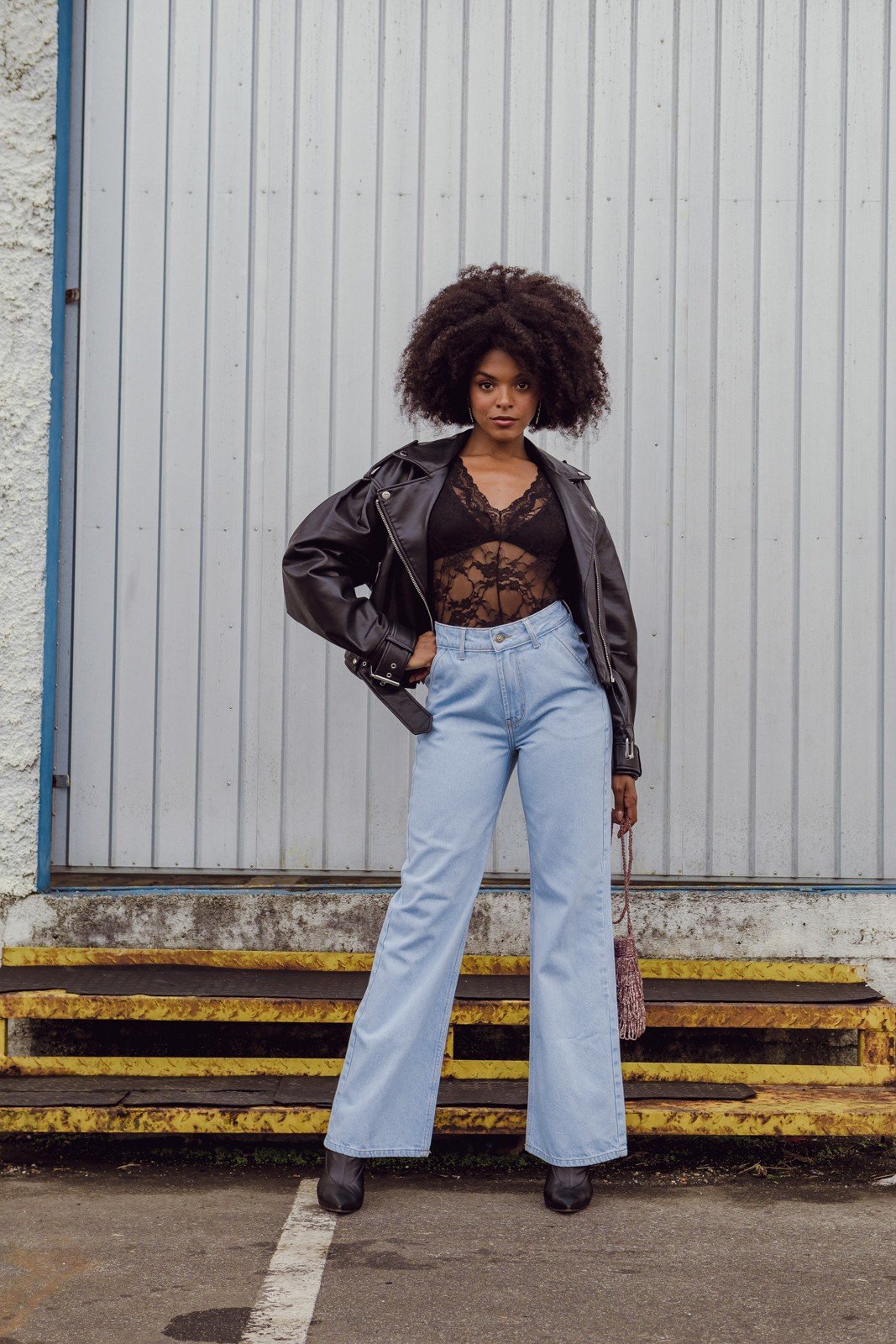 dz20074 4 alg calca jeans feminina wide leg flare clarinha denim zero frente