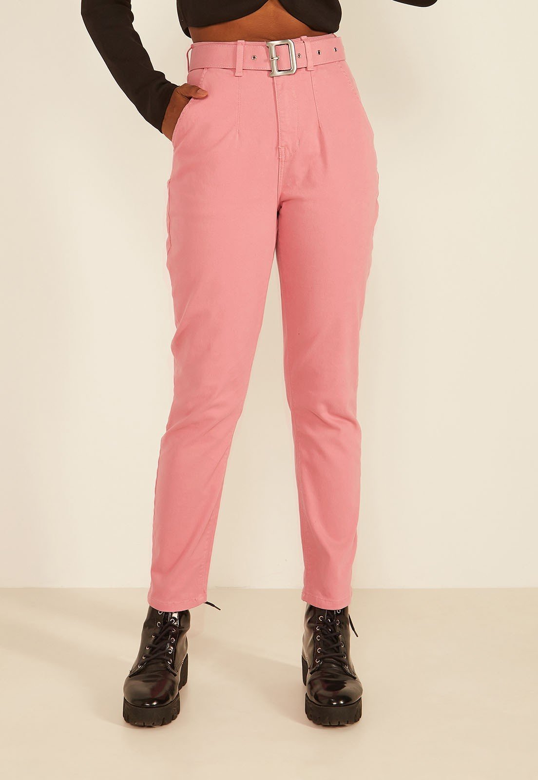 dz20081 1 calca jeans feminina mom fit com pregas denim zero frente prox