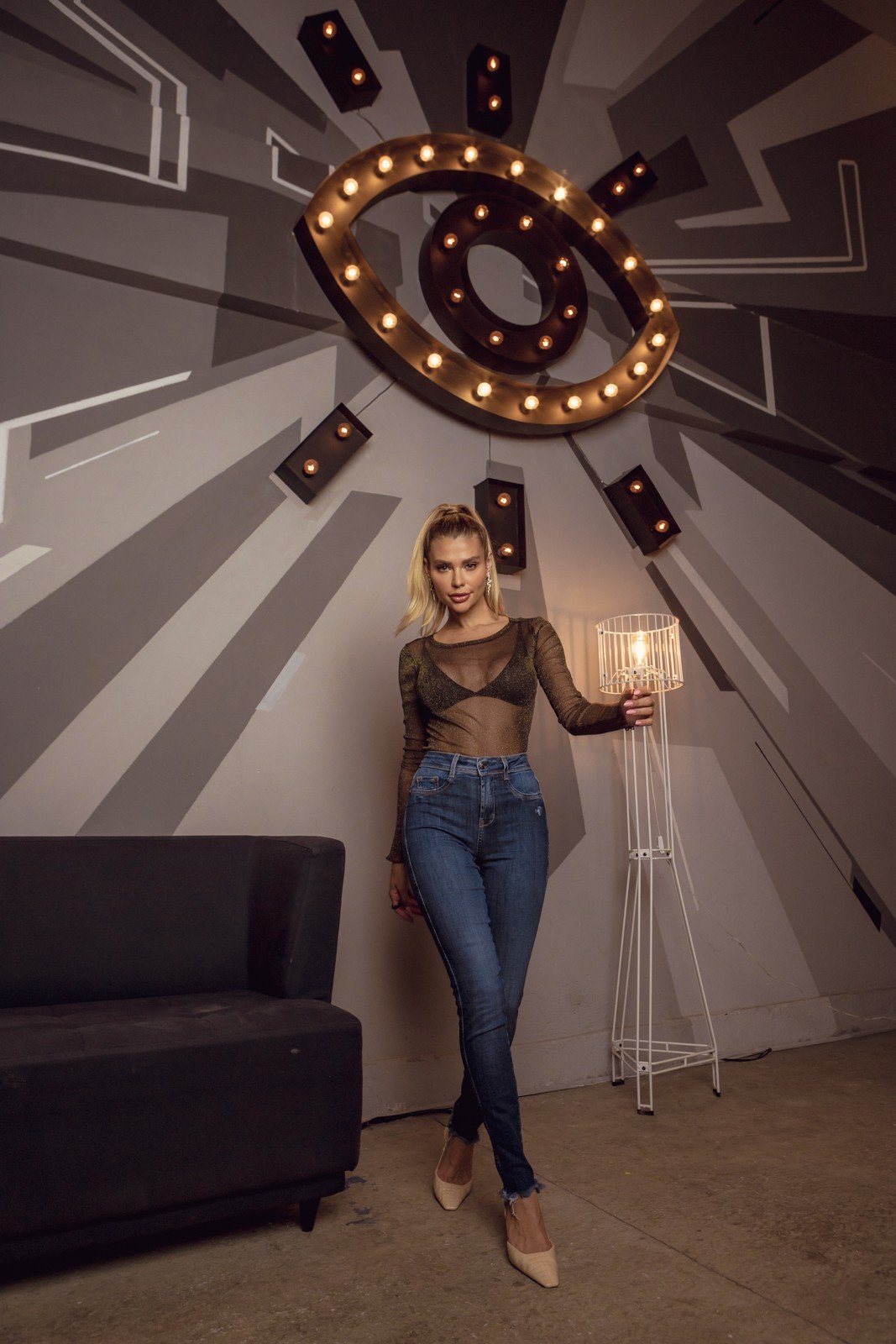 dz20059 com calca jeans feminina skinny media com barra desfiada denim zero frente 1