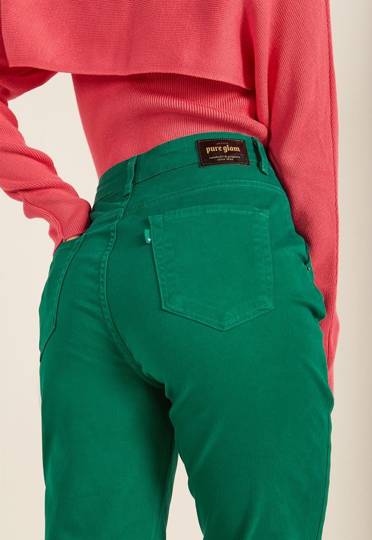 dz20109 calca jenas feminina mom fit com pregas denim zero detalhe 2