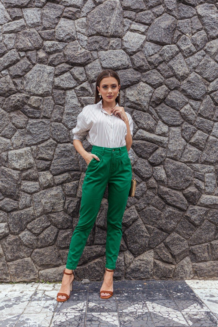 dz20109 calca jenas feminina mom fit com pregas denim zero frente