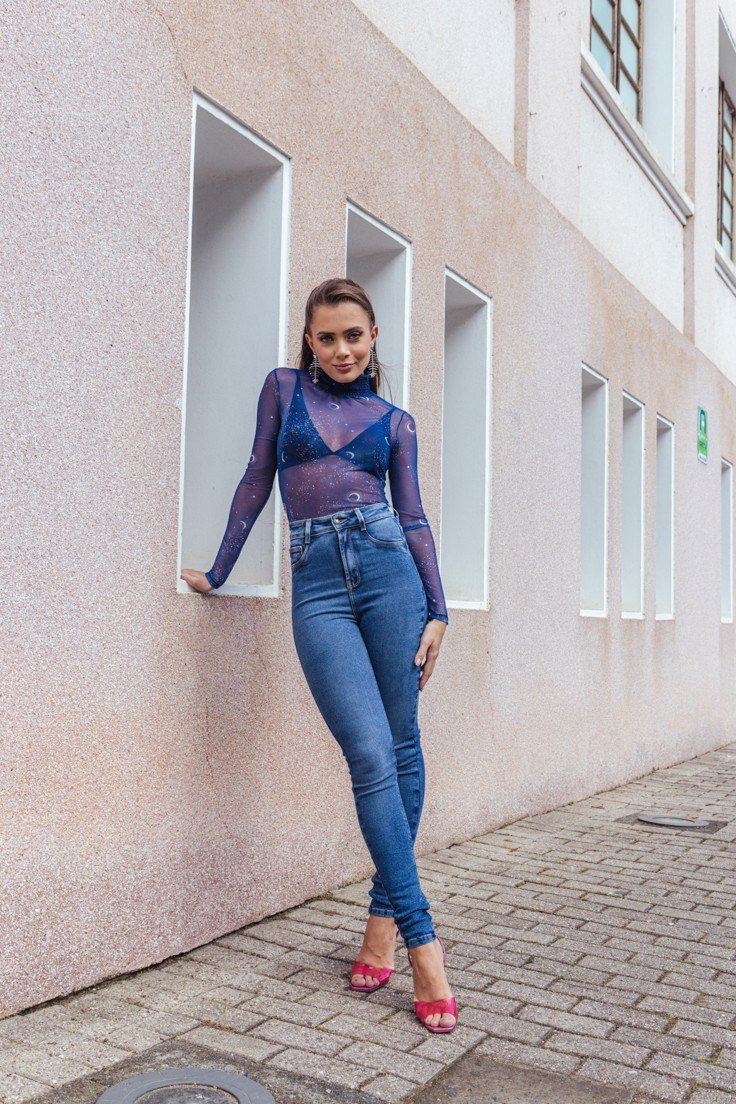 dz20089 com calca jeans feminina skinny hot pants tradicional denim zero frente