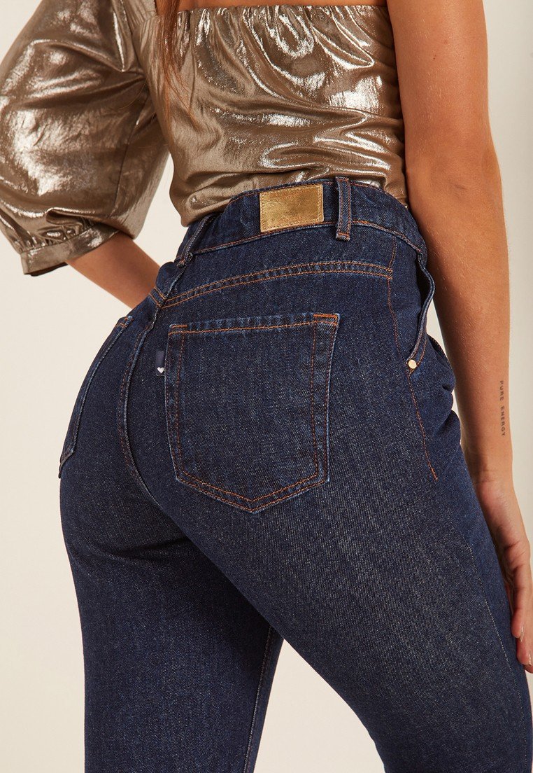 dz20114 alg calca jeans feminina mom com bolso faca denim zero detalhe 1