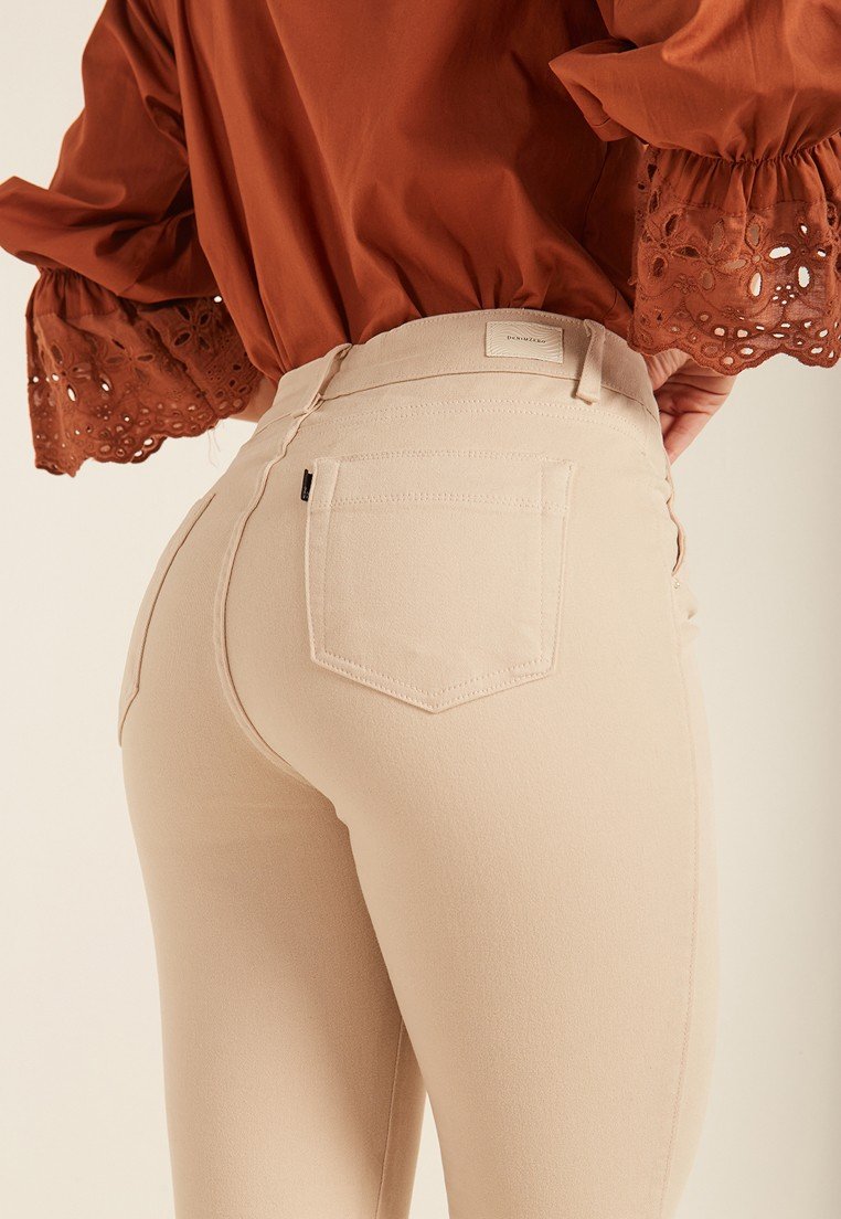 dz20095 calca jeans feminina skinny media cos diferenciado com pregas denim zero detalhe 1