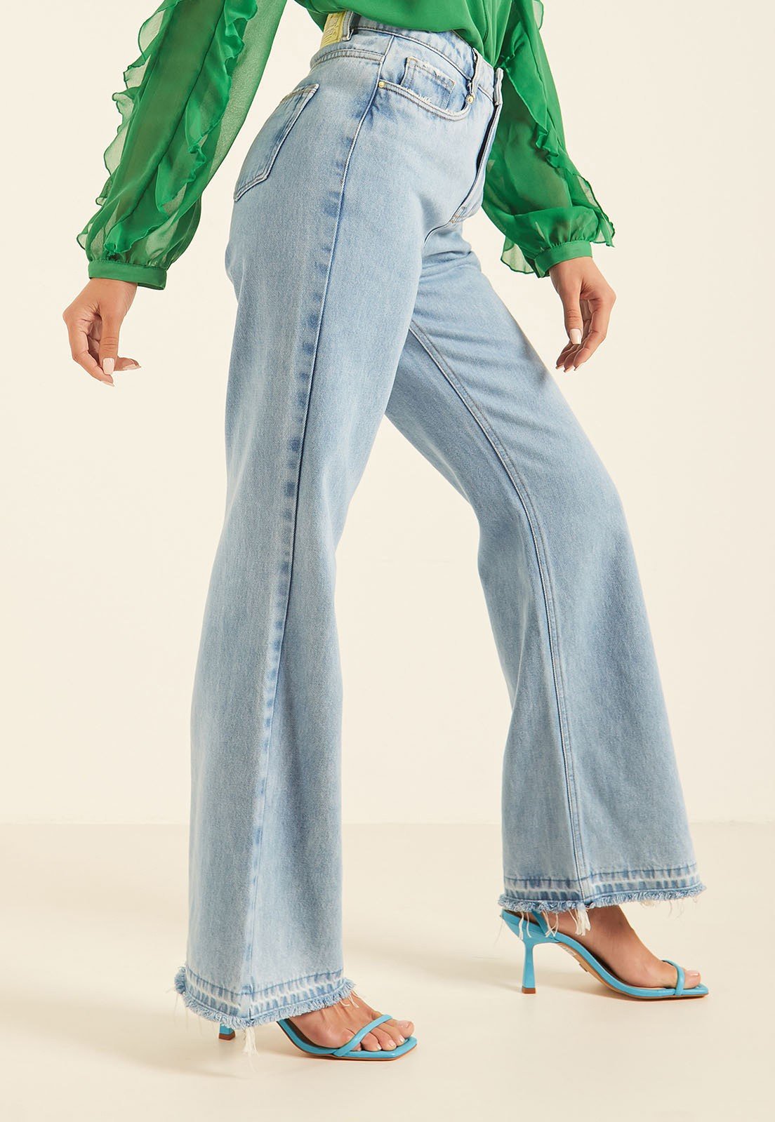 dz20122 2 alg calca jeans feminina wide leg flare com barra irregular denim zero lado prox