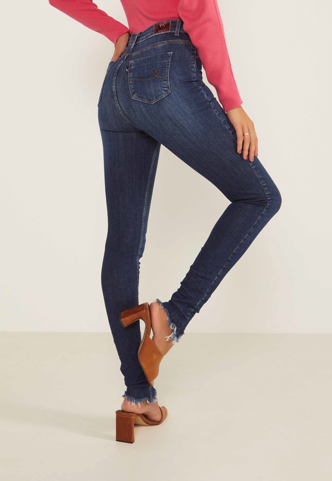 dz20020 com calca jeans feminina skinny hot pants tradicional denim zero costas prox