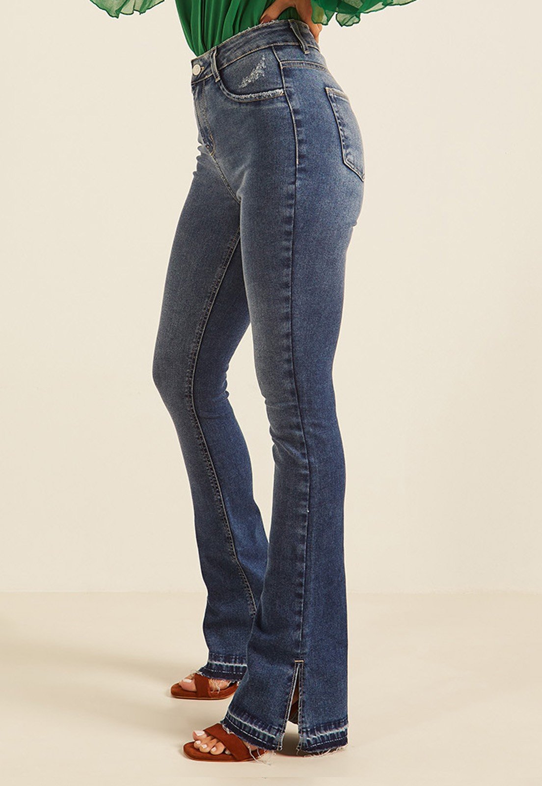dz20163 2 com calca jeans feminina new boot cut com abertural lateral denim zero lado prox