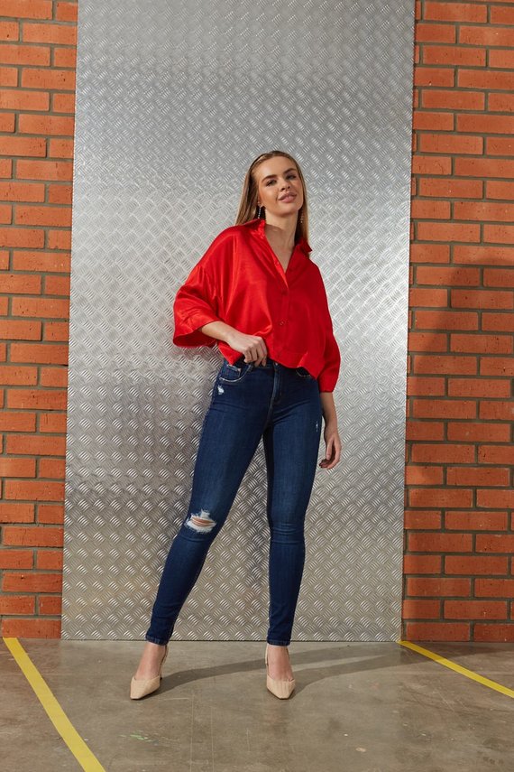 Calça Jeans Feminina Skinny Média Cigarrete com Rasgo no Joelho - DZ20278