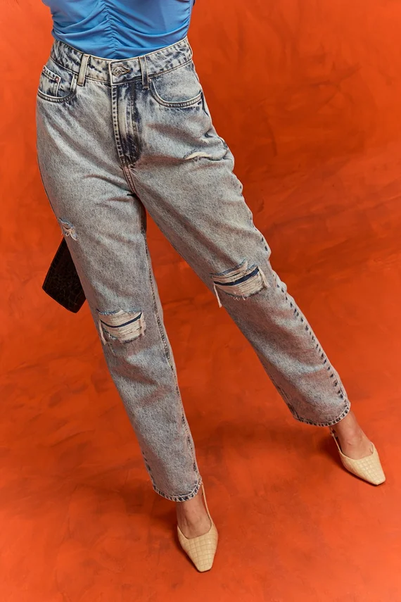 Calça Jeans Feminina Dad Pants com Rasgos - DZ20201