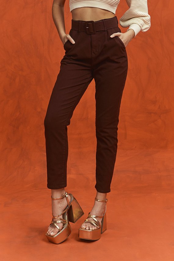 Calça Jeans Feminina Mom Fit com Cinto - DZ20283