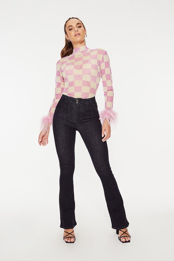 Calça Jeans Feminina Flare Hot pants com Bolso Faca - DZ20316