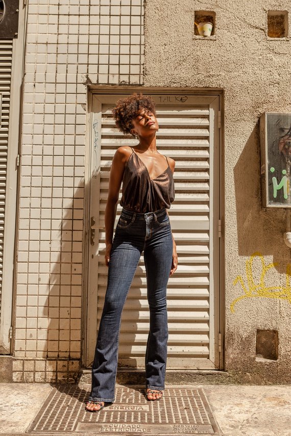 Calça Jeans Feminina Flare Média Tradicional - DZ20317