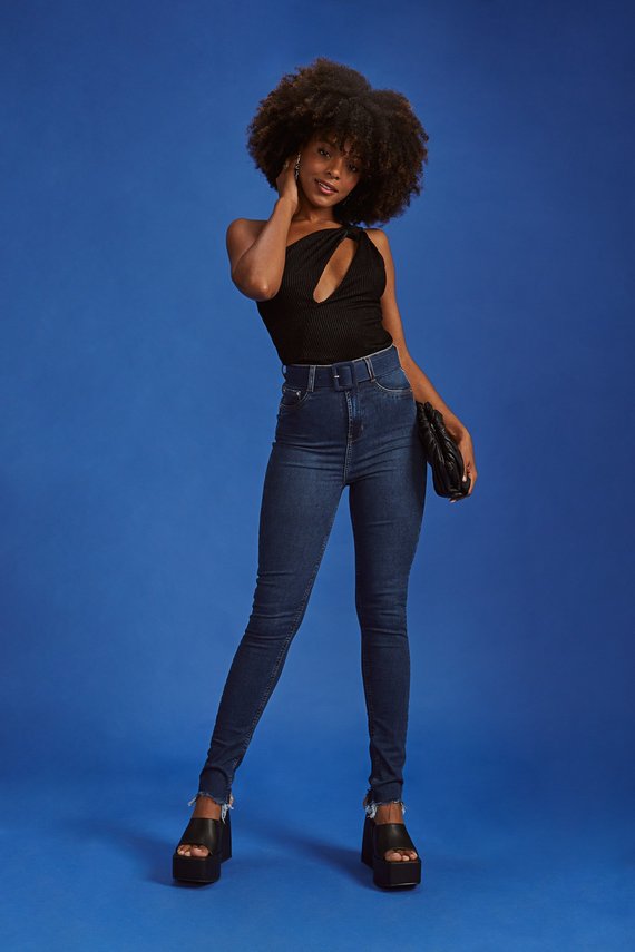 Calça Jeans Feminina Flare Hot pants com Bolso Faca - DZ20316