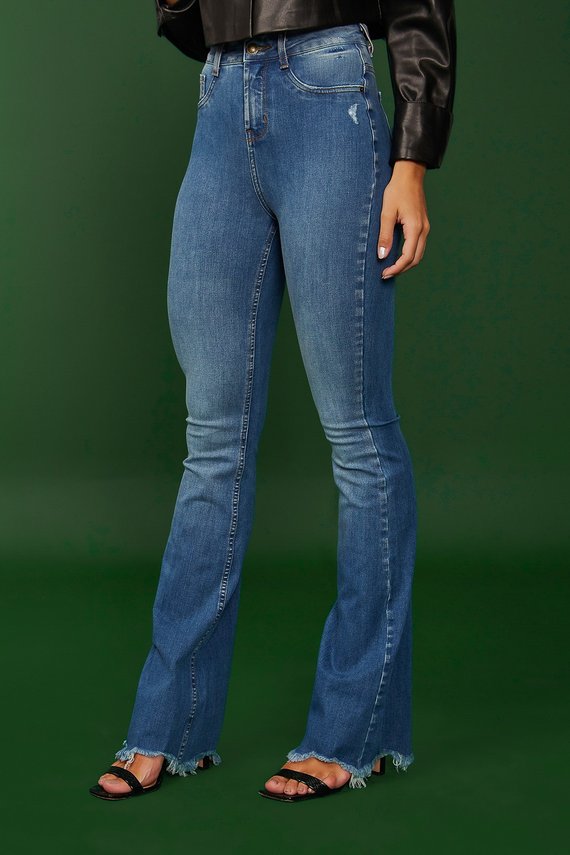 Calça Jeans Feminina Flare Média Barra Desfiada - DZ20353