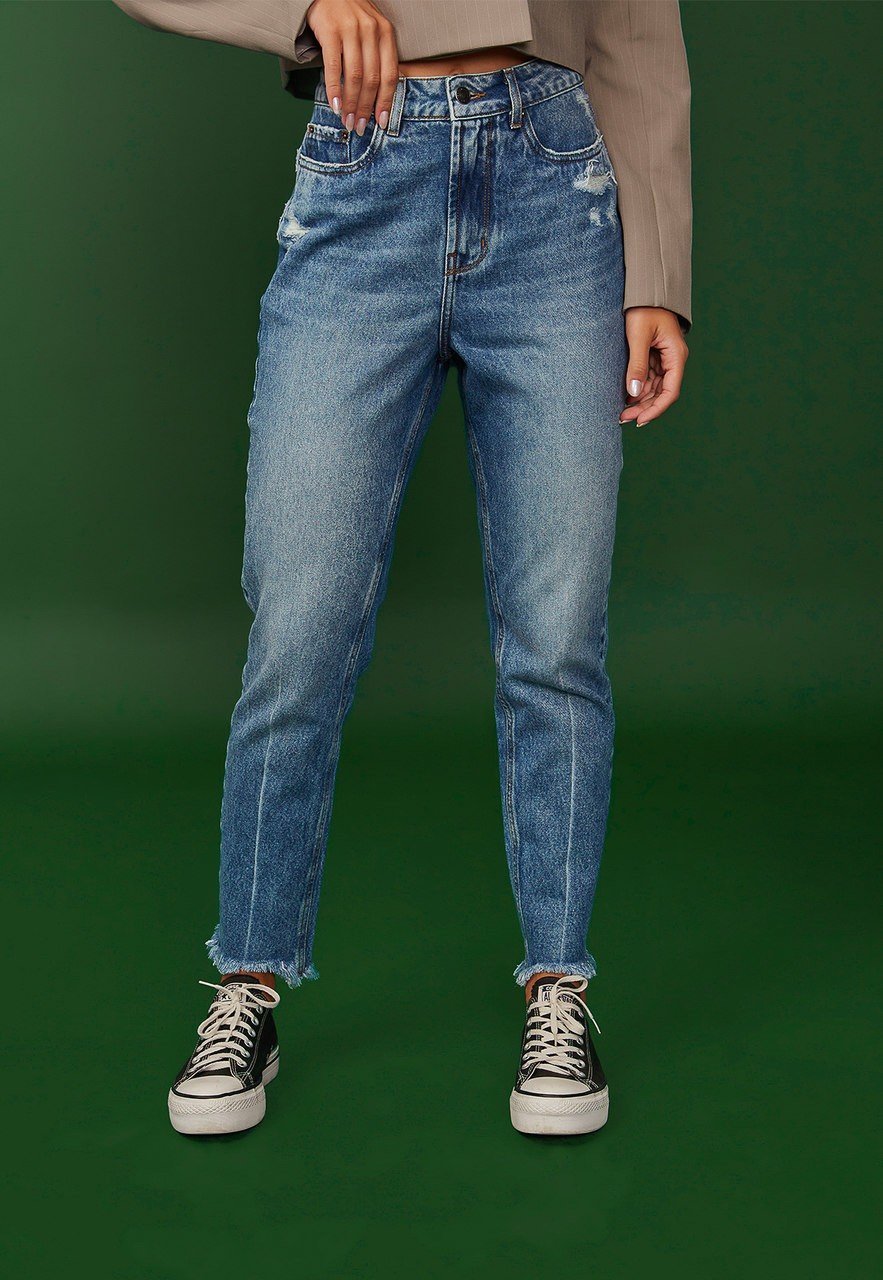 dz20355 alg calca jeans feminina mom cigarrete com puidos denim zero frente 1