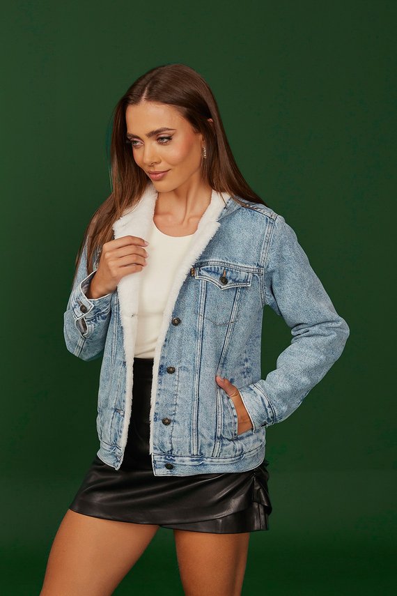 Jaqueta Jeans Feminina Regular com Pelos - DZ9177