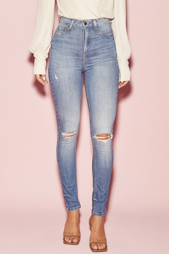 Calça Jeans Feminina Skinny Hot Pants Cigarrete com Rasgos - DZ20429