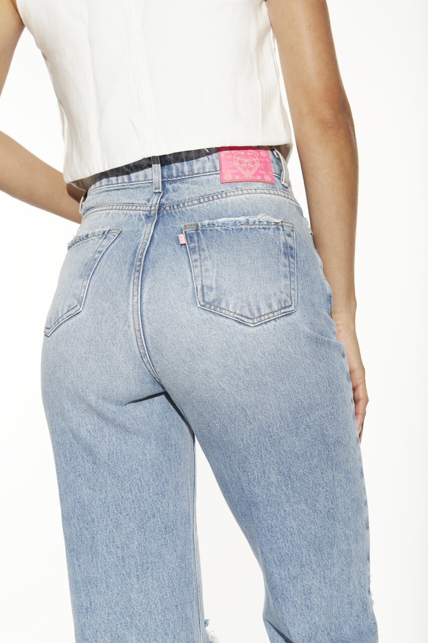 Calça Jeans Feminina Wide Leg com Rasgos na Cintura - DZ20493 Calça Jeans Feminina Wide Leg com Rasgos na Cintura - DZ20493