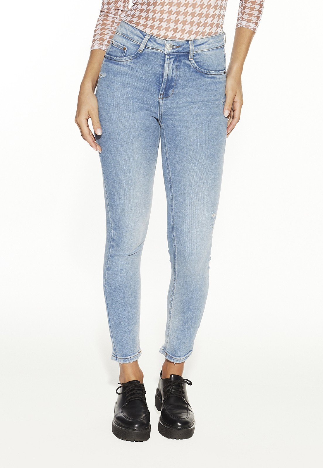 dz20489 re calca jeans feminina skinny media cigarrete denim zero frente prox