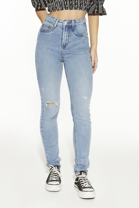 Calça Jeans Feminina Skinny Hot Pants com Rasgo - DZ20479