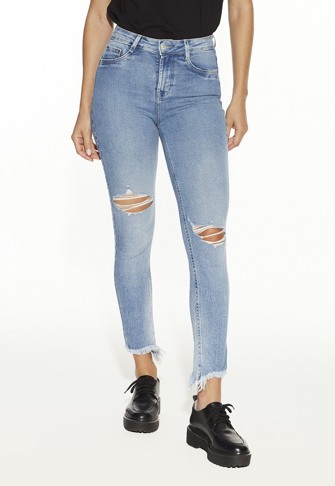 dz20491 com calca jeans feminina skinny media cigarrete com rasgo no joelho denim zero lado prox