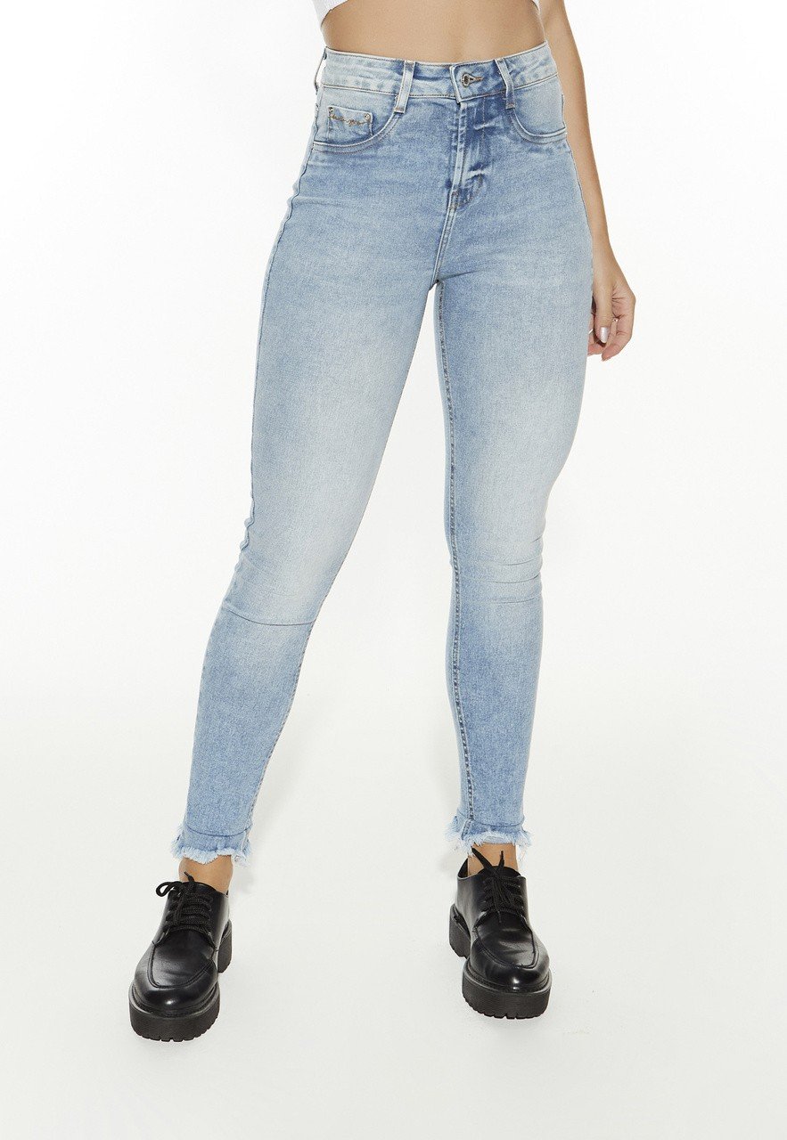 dz20523 com calca jeans feminina skinny media cigarrete com barra desfiada denim zero frente crop easy resize com