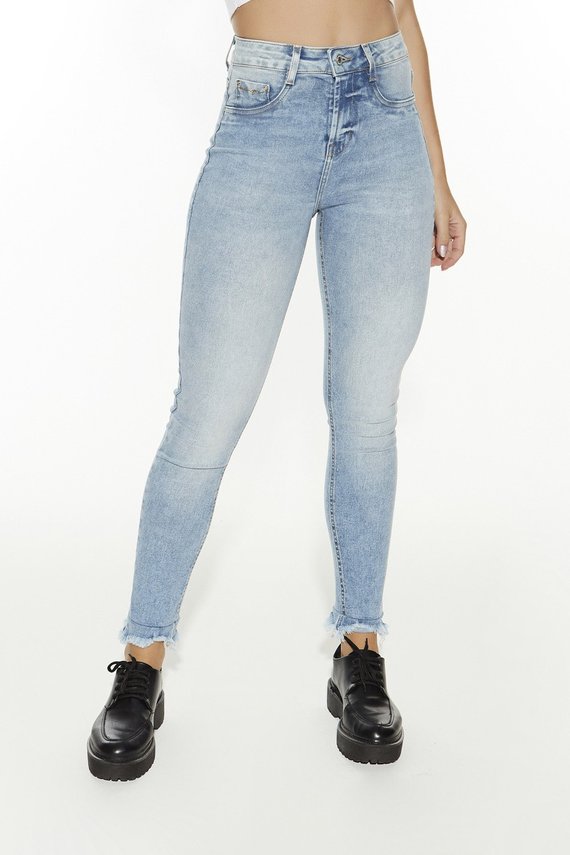 Calça Jeans Feminina Skinny Média Cigarrete com Barra Desfiada - DZ20523