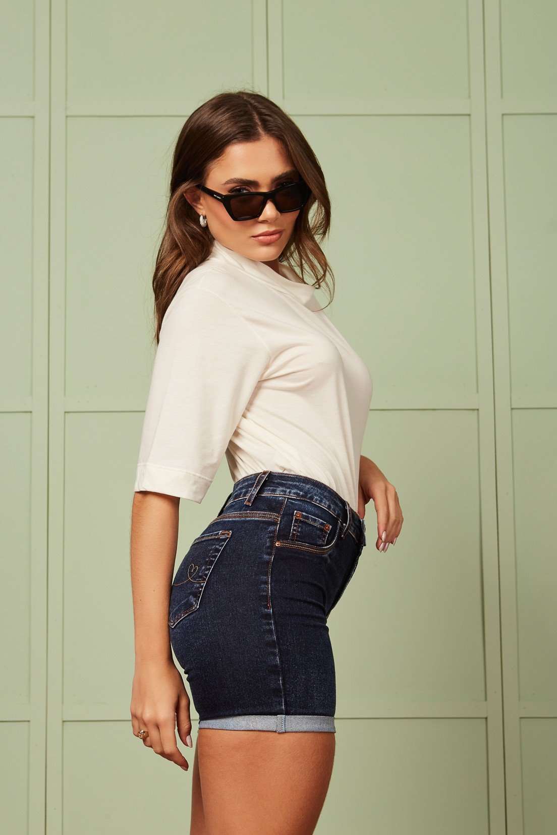 dz4071 com bermuda jeans feminina slim media barra dobrada denim zero lado