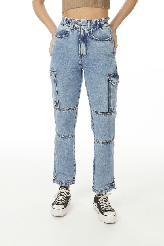 Calça Jeans Feminina Reta com Bolsos Utilitários - DZ20538