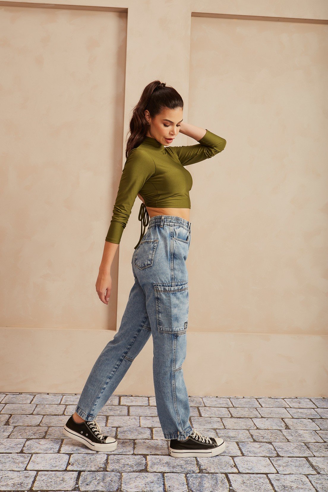 dz20538 alg calca jeans feminina reta com bolsos utilitarios denim zero lado 3