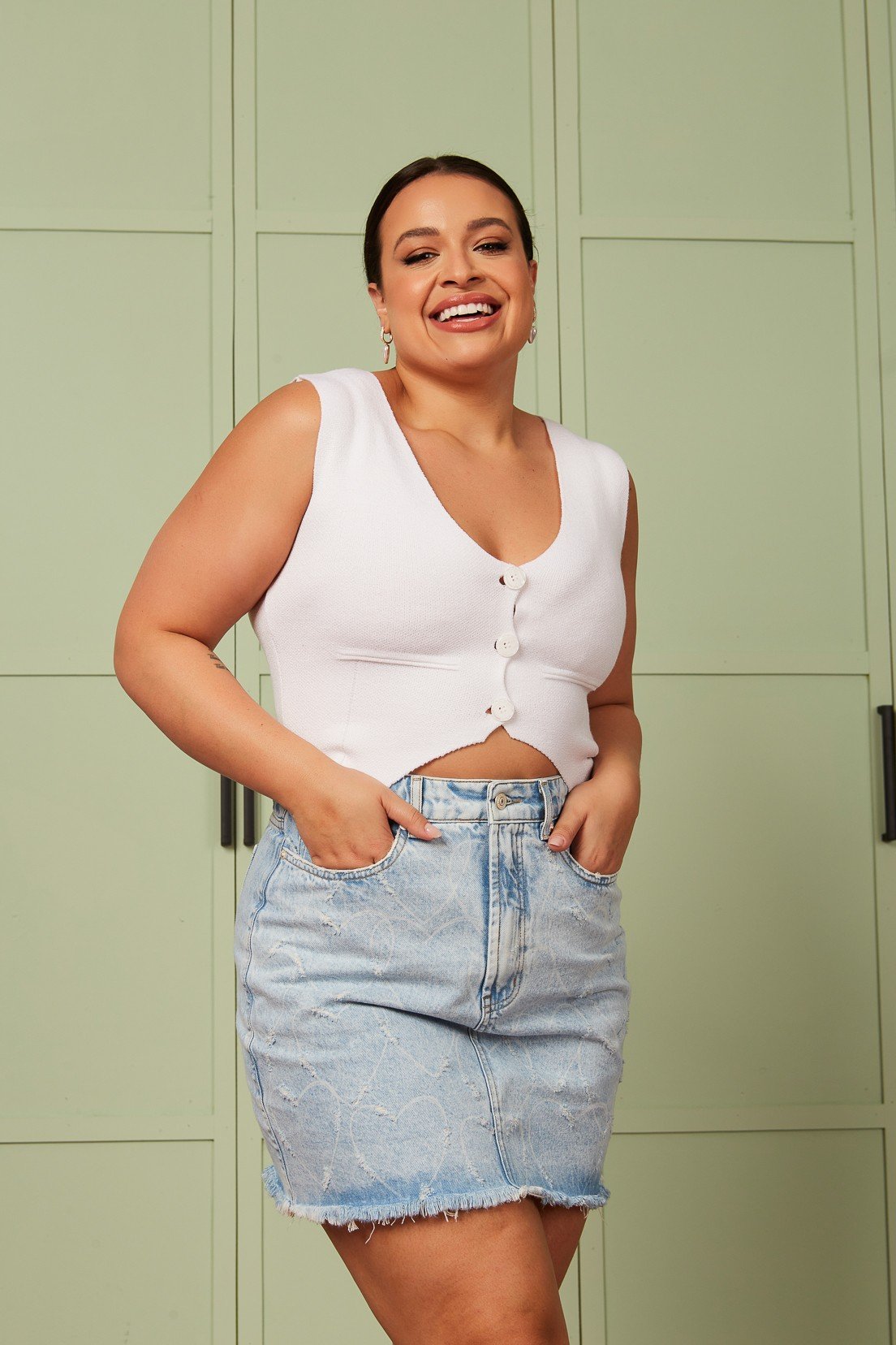 dz7272 alg saia jeans feminina regular com coracoes feito a laser denim zero frente 2