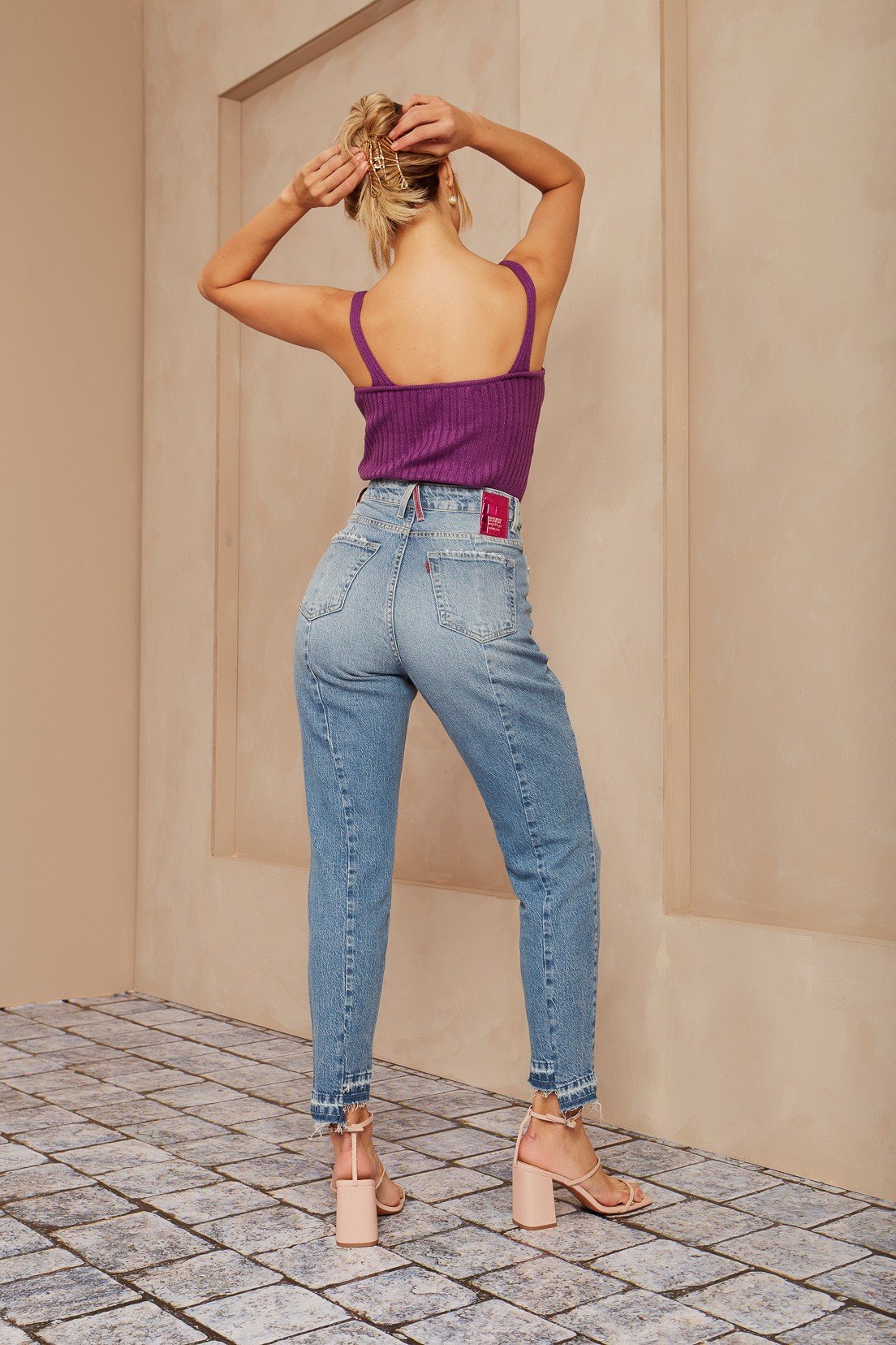 Calça Jeans Feminia Mom Fit Cigarrete com Recortes Frontais - DZ20530