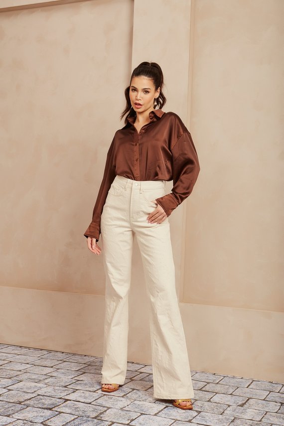 Calça Jeans Feminina Wide Leg com Puídos na Parte Frontal - DZ20533