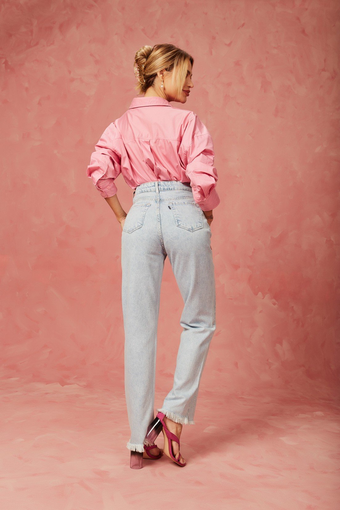 dz20539 alg calca jeans feminina reta com barra desfiada denim zero costas 1