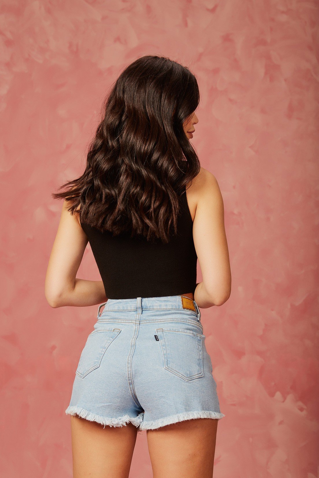 dz6706 com shorts jeans feminino setentinha fit com barra desfiada denim zero costas 1