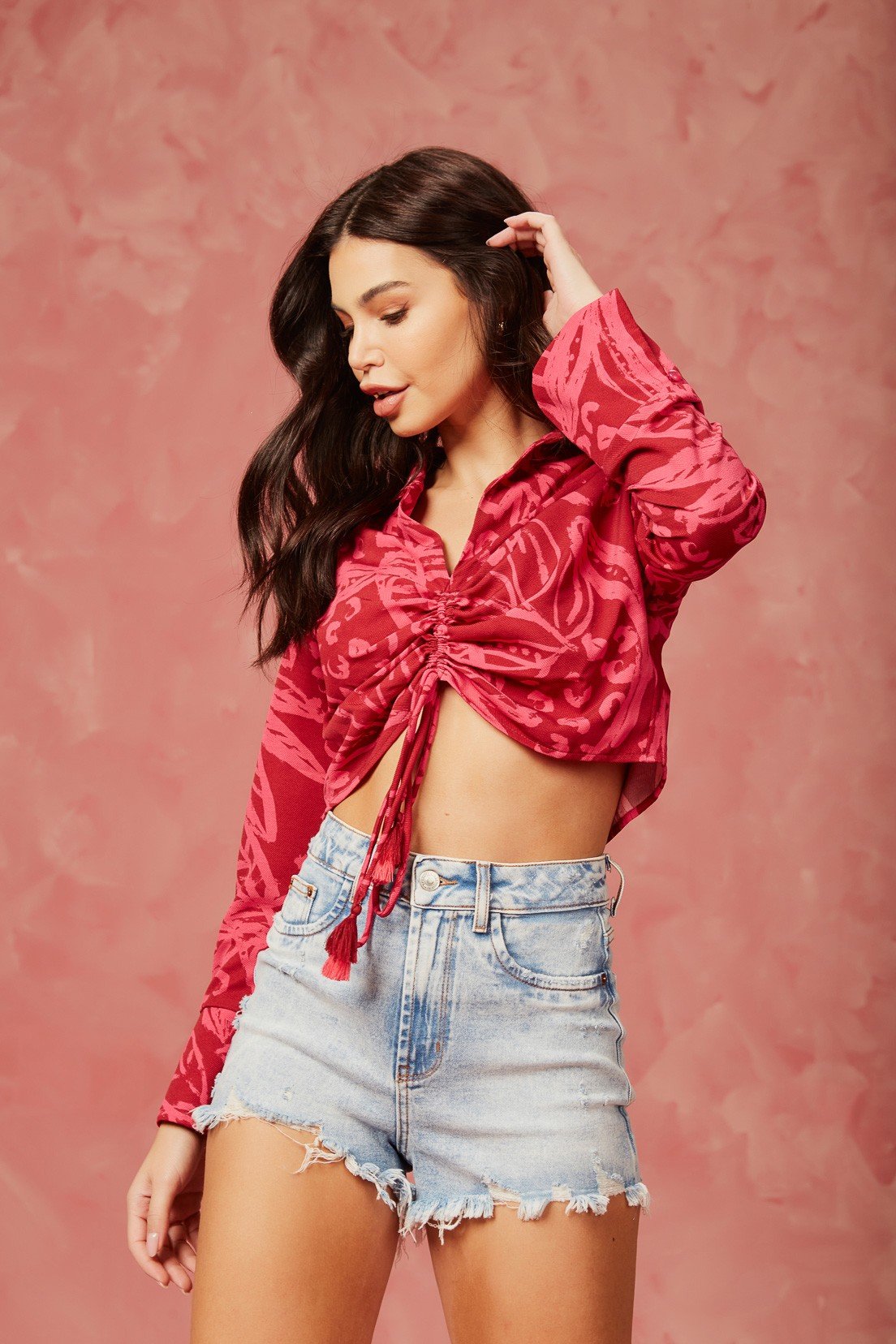 dz6710 com shorts jeans feminino setentinha fit com barra destroyed denim zero frente 1