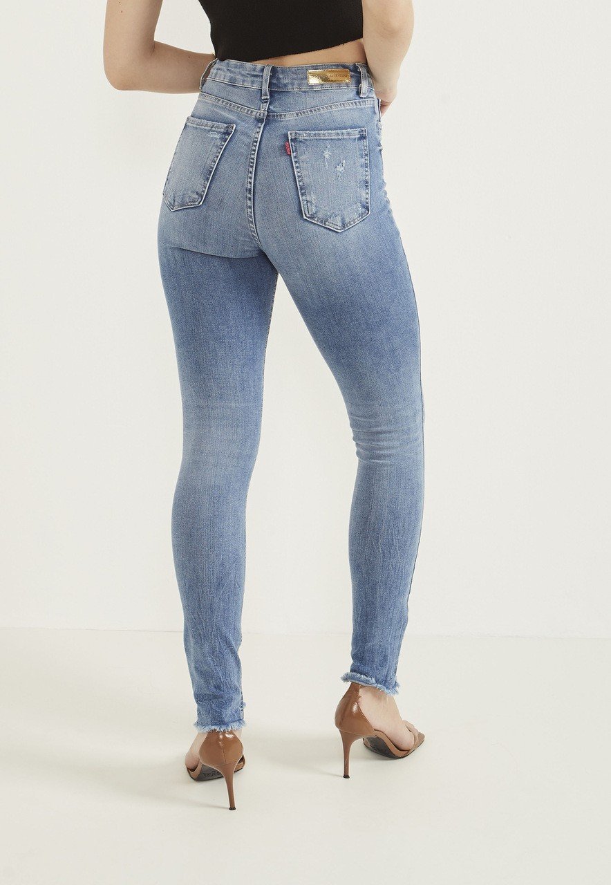 dz20553 ts calca jeans feminina skinny cigarrete com leves puidos denim zero costas prox easy resize com