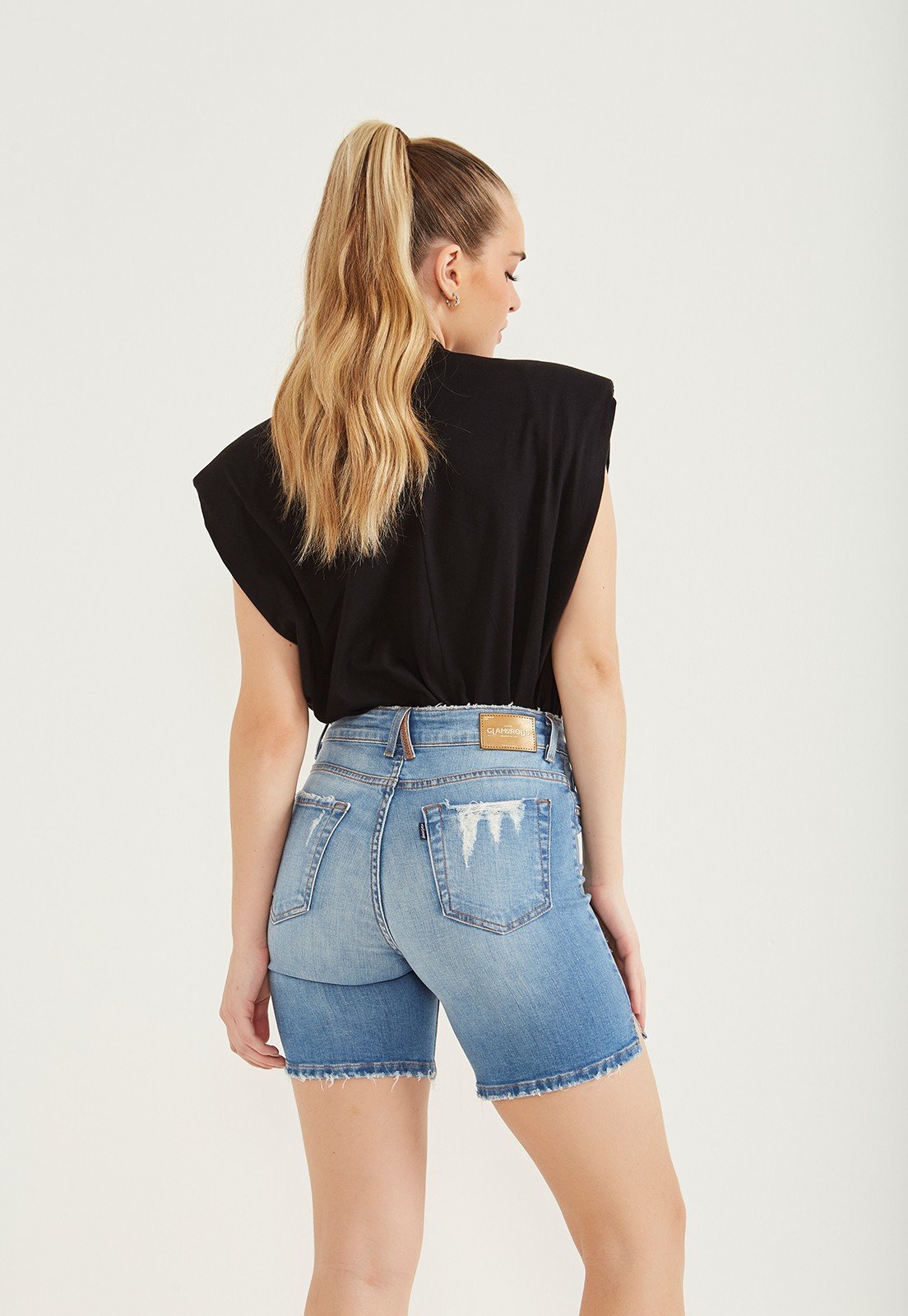 dz4076 com bermuda jeans feminina meia coxa com leve puidos denim zero costas
