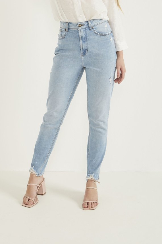 Calça Jeans Feminina Mom Fit com Barra Destroyed - DZ20557