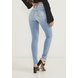 dz20634 com calca jeans feminina skinny cigarette com barra desfiada e leves puidos costas prox