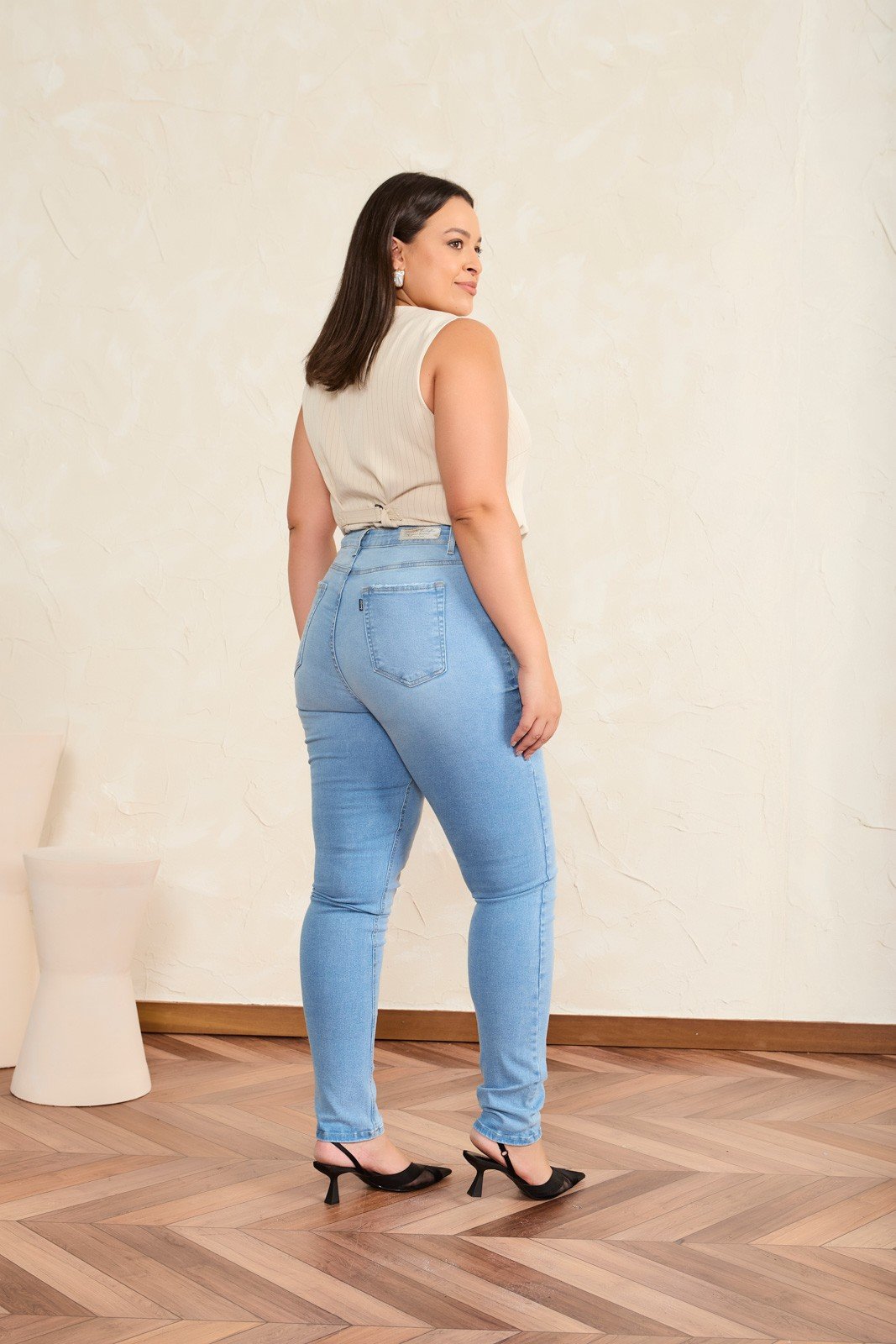 Calça Jeans Feminina Skinny Média com Bordado no Bolso - DZ20684