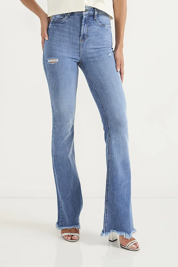 Calça Jeans Feminina Flare Hot Pants com Puídos - DZ20617